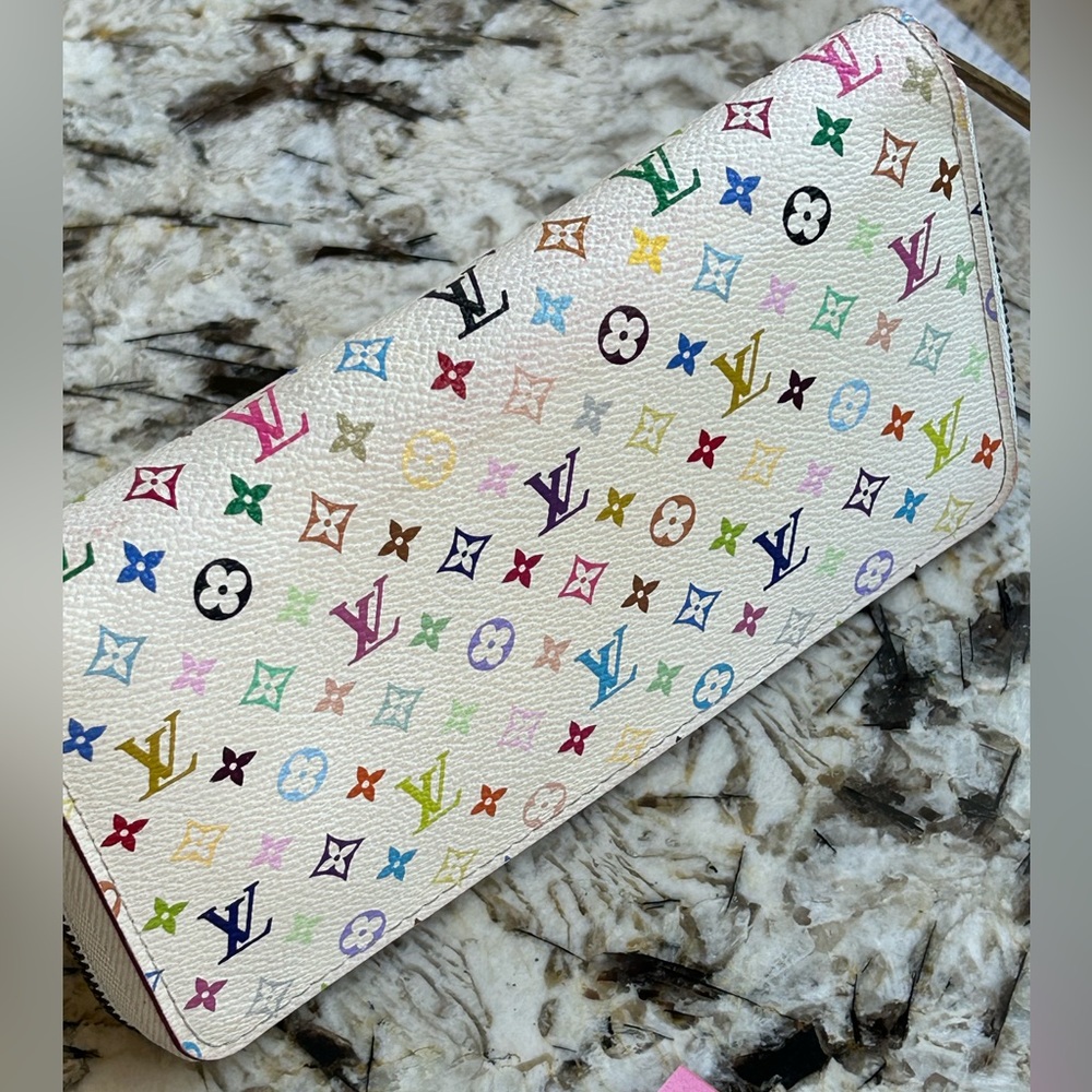Authentic Rare Multicolour White Zippy Wallet